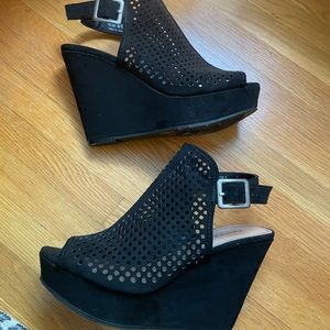 Chinese Laundry slingbacks